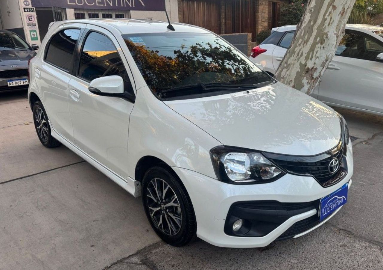 Toyota Etios Usado Financiado en Mendoza, deRuedas