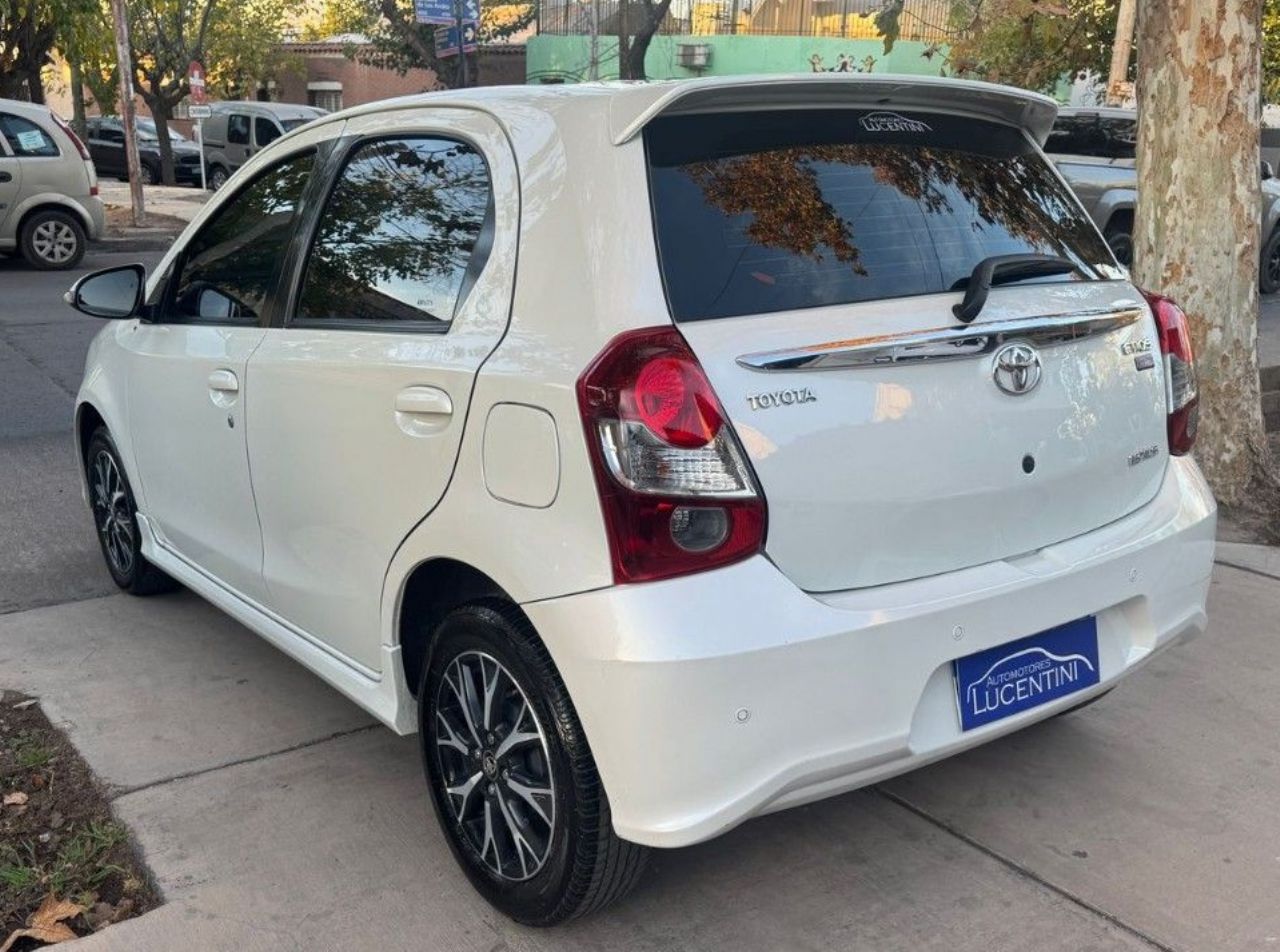 Toyota Etios Usado Financiado en Mendoza, deRuedas