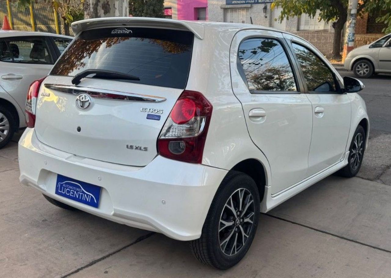 Toyota Etios Usado Financiado en Mendoza, deRuedas
