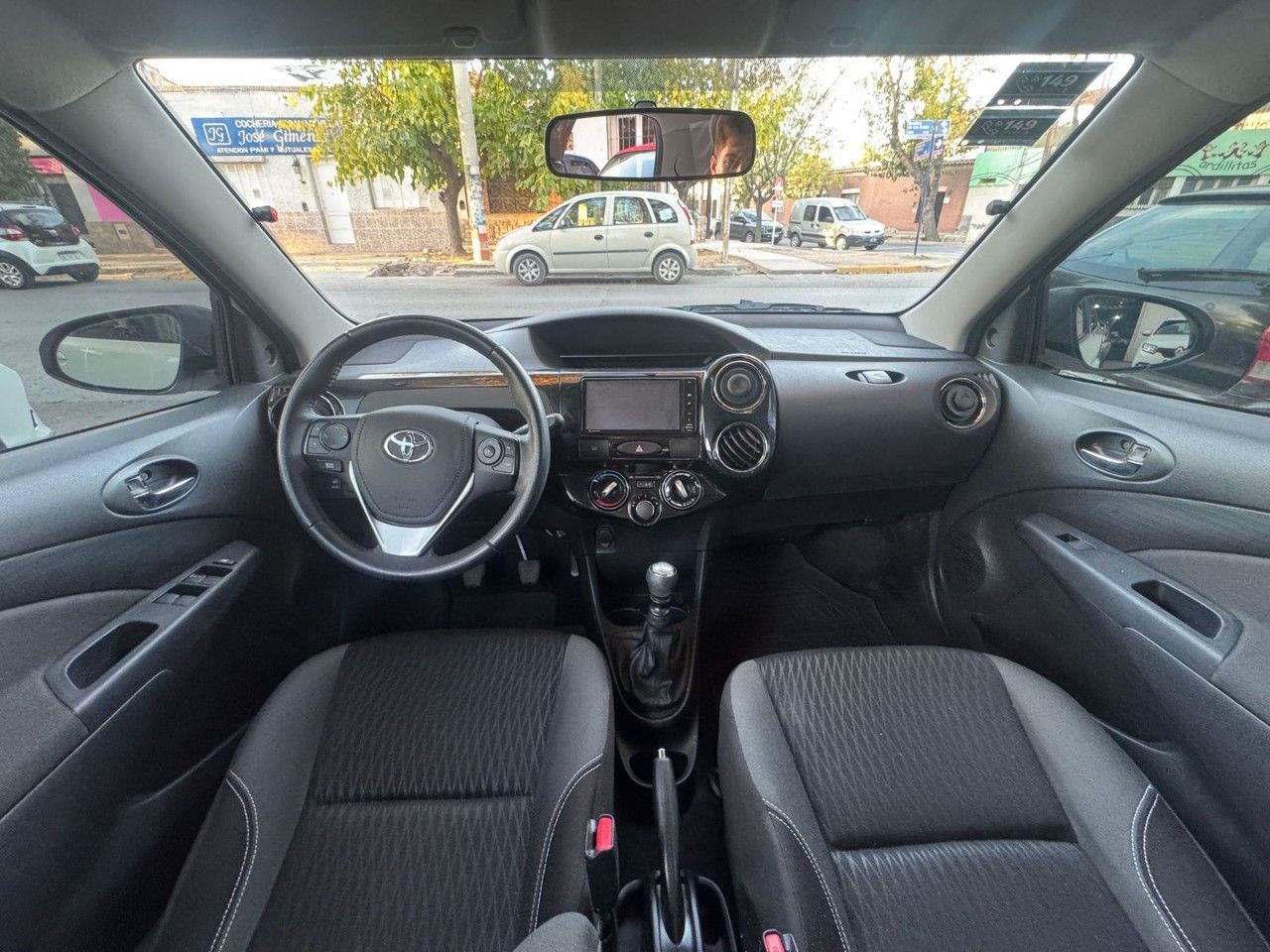 Toyota Etios Usado Financiado en Mendoza, deRuedas