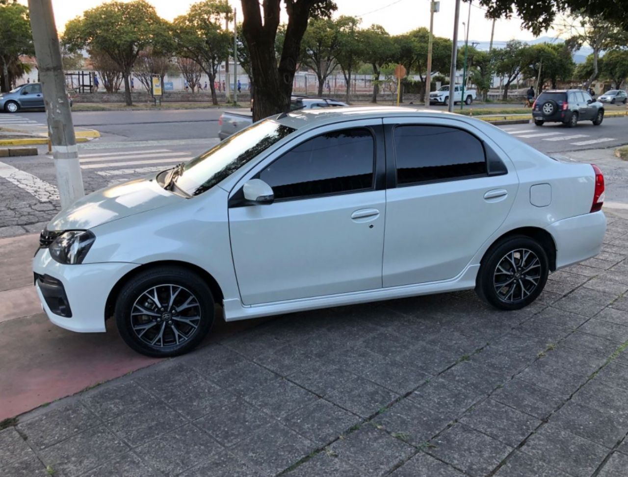 Toyota Etios Usado en Salta, deRuedas