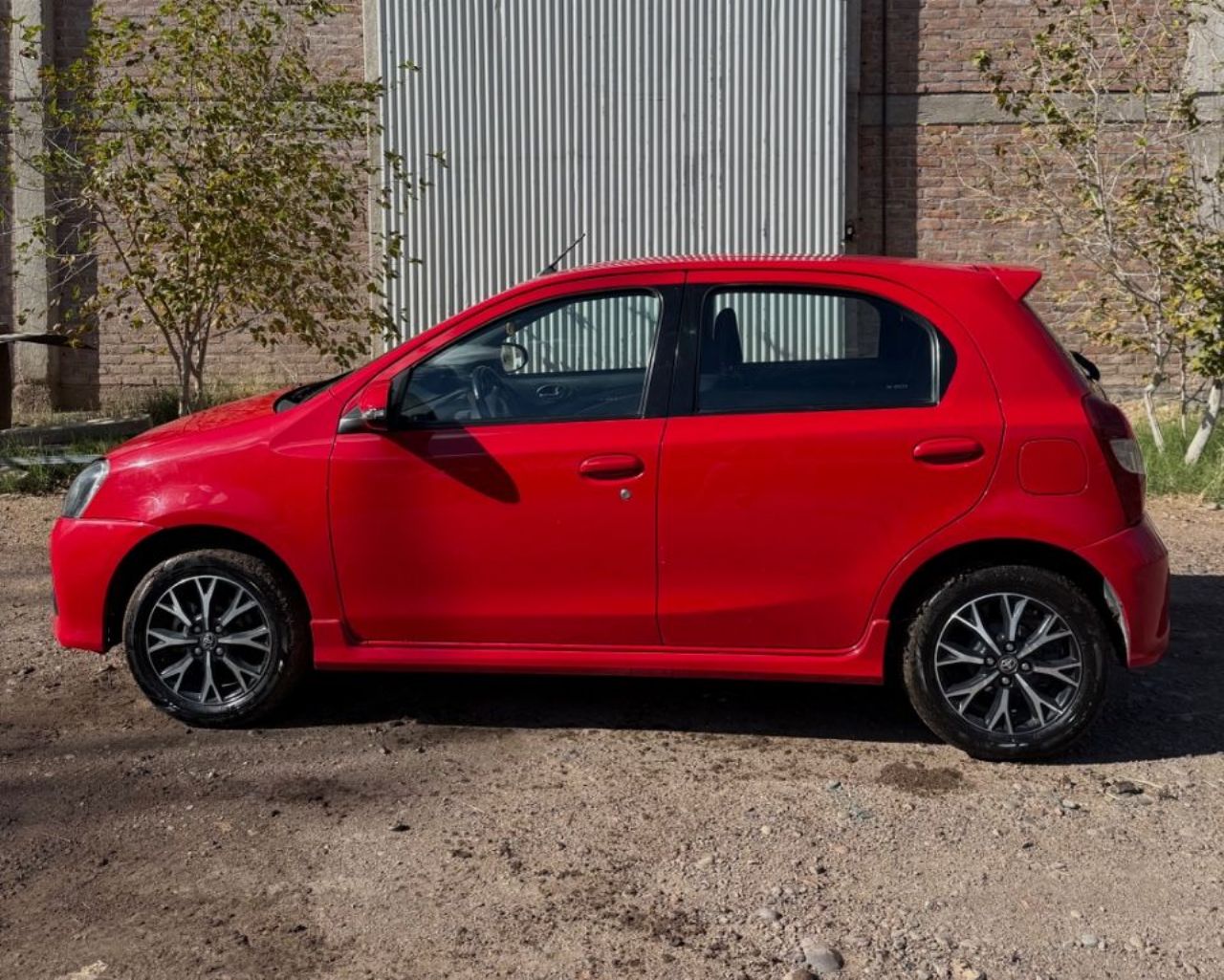 Toyota Etios Usado en Mendoza, deRuedas