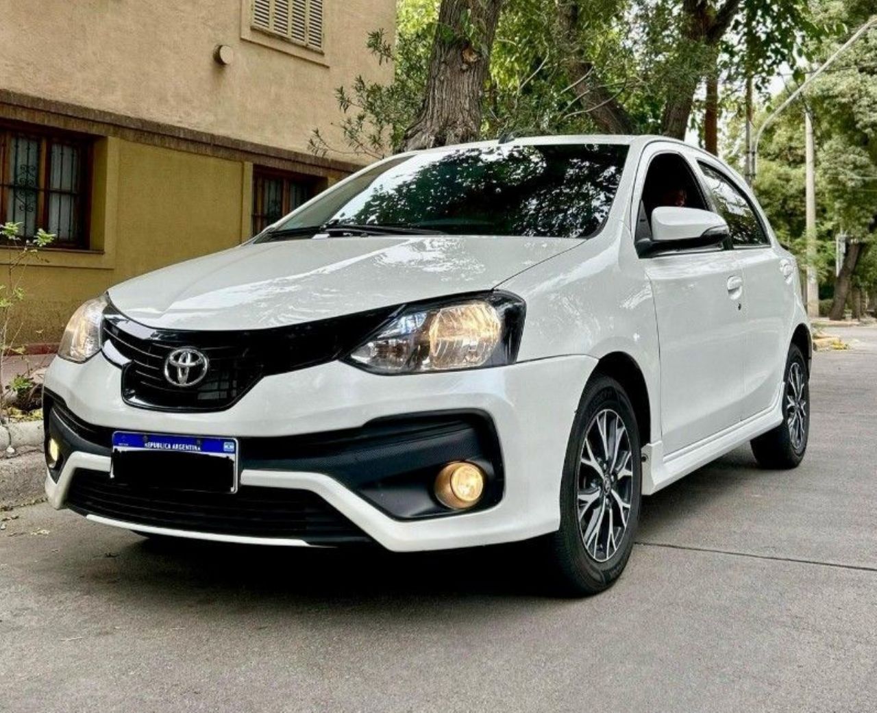 Toyota Etios Usado en Mendoza, deRuedas