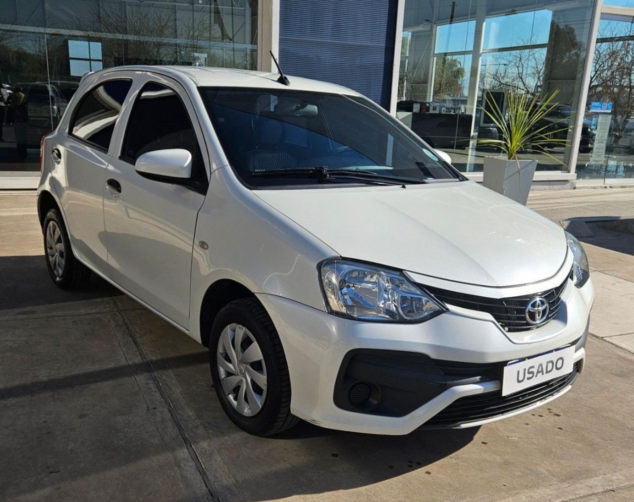 Toyota Etios Usado en Mendoza, deRuedas