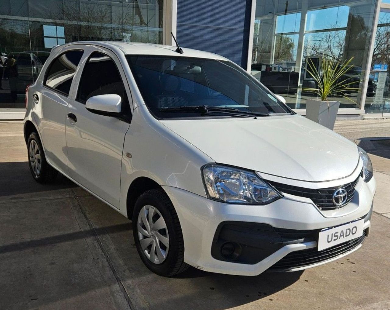 Toyota Etios Usado en Mendoza, deRuedas