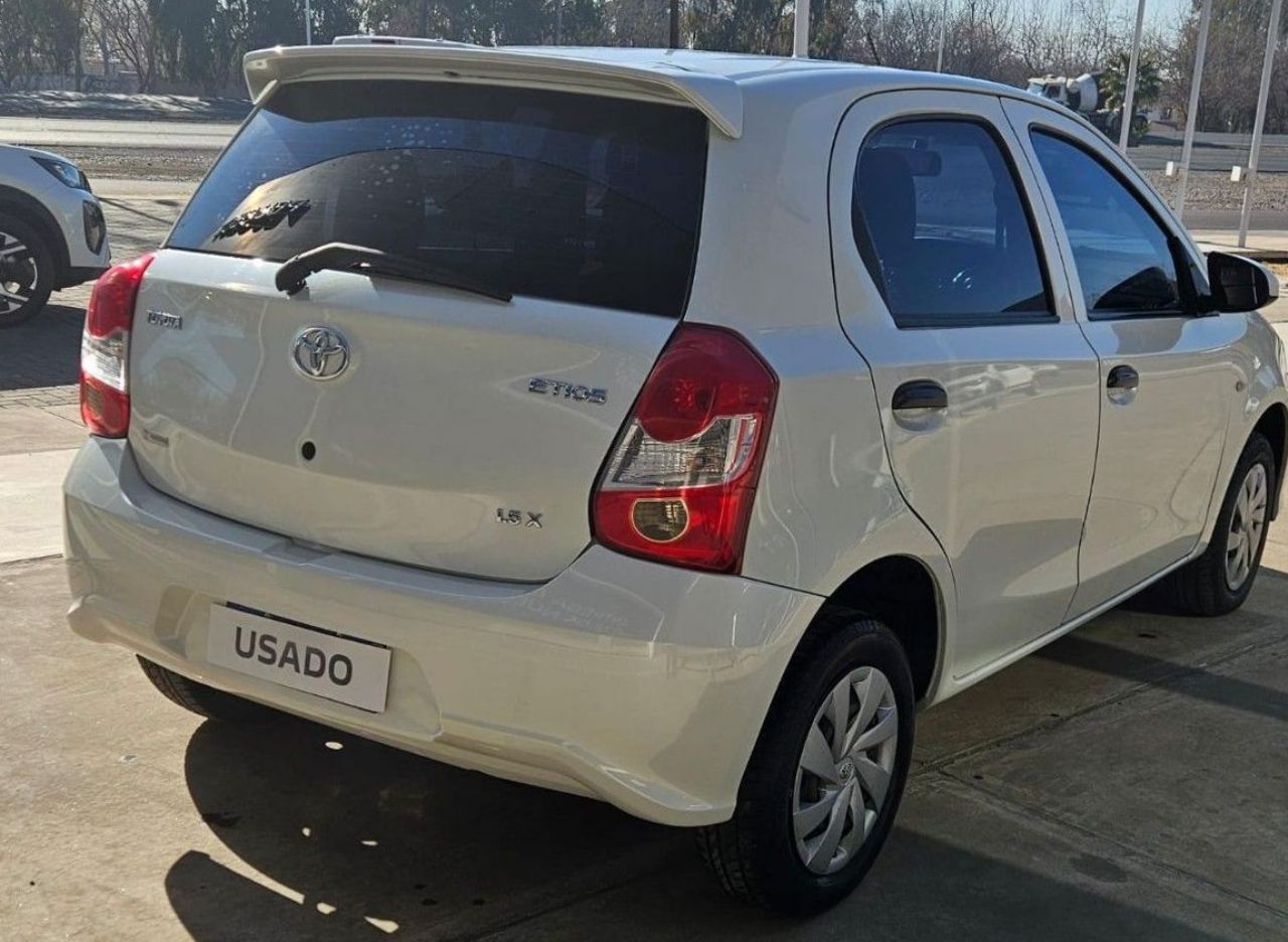 Toyota Etios Usado en Mendoza, deRuedas