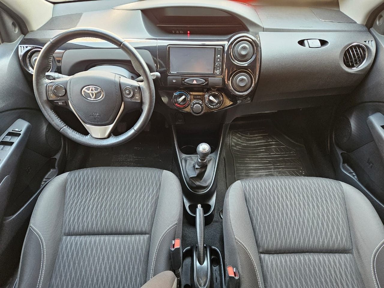 Toyota Etios Usado en Mendoza, deRuedas