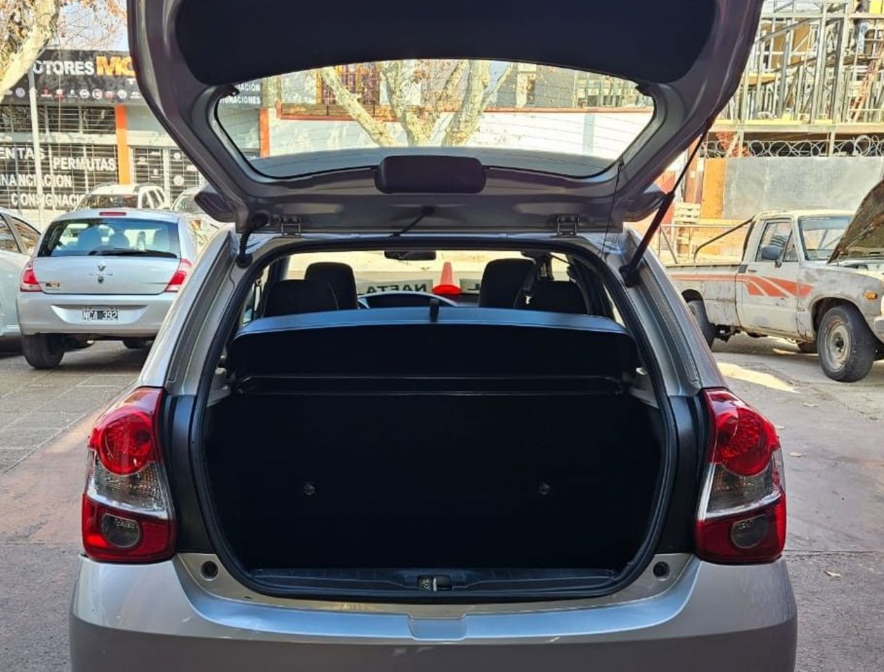 Toyota Etios Usado en Mendoza, deRuedas