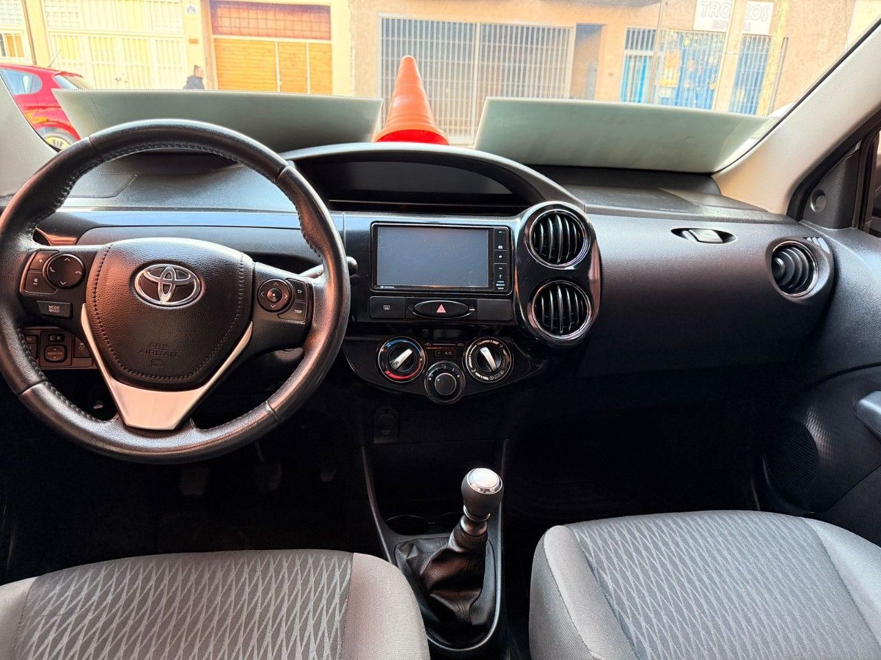 Toyota Etios Usado Financiado en Mendoza, deRuedas