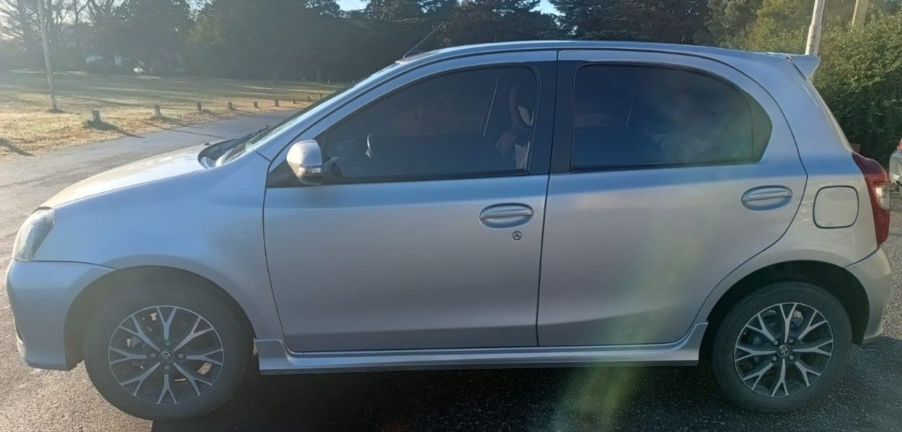 Toyota Etios Usado en Buenos Aires, deRuedas