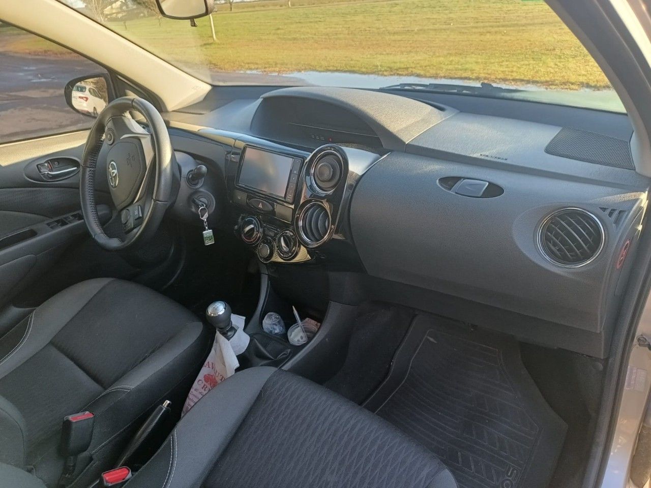 Toyota Etios Usado en Buenos Aires, deRuedas