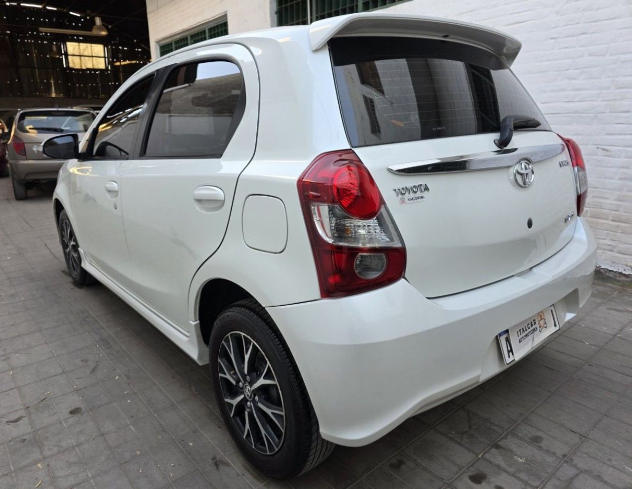 Toyota Etios Usado Financiado en Mendoza, deRuedas