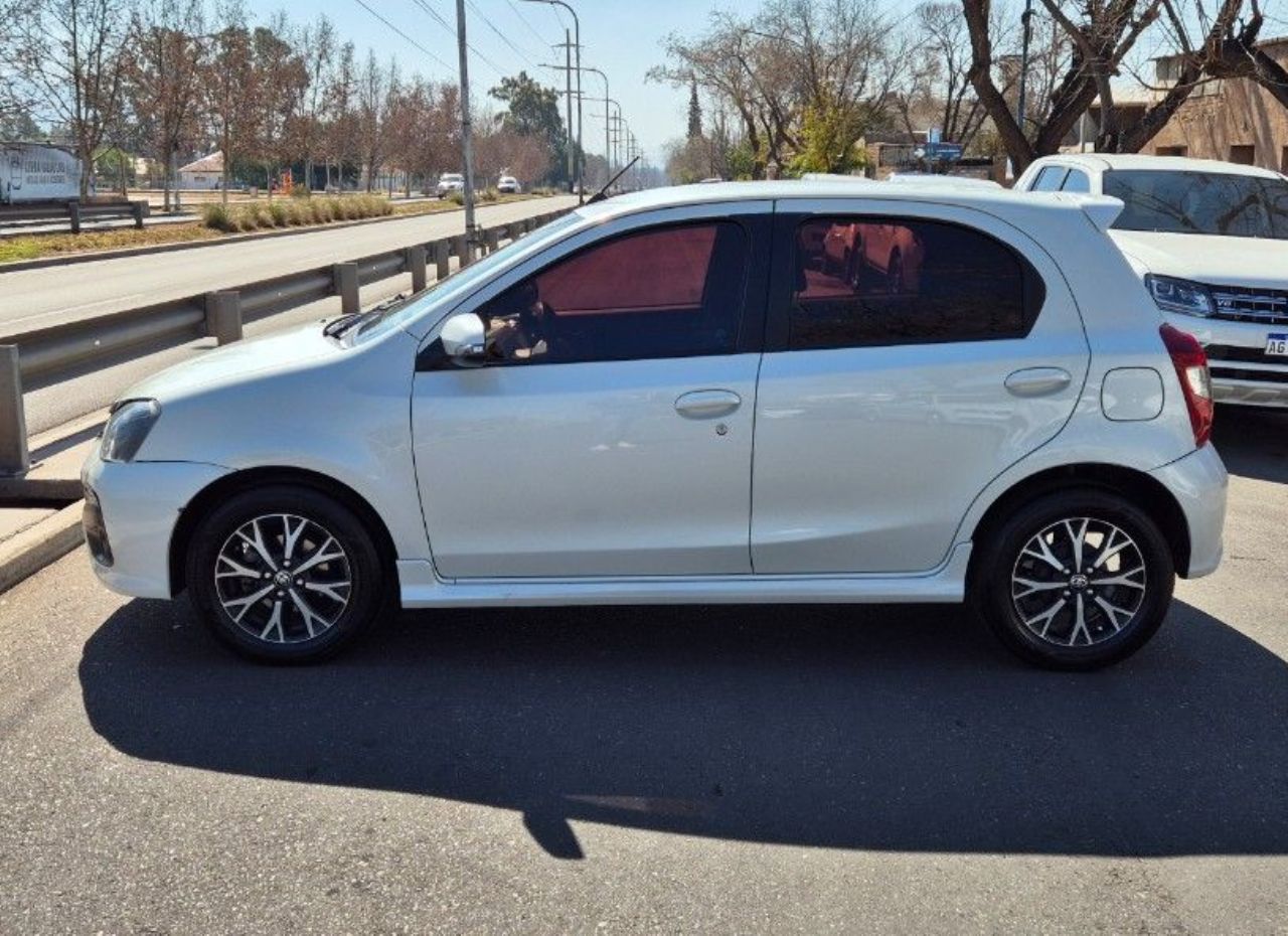 Toyota Etios Usado Financiado en Mendoza, deRuedas