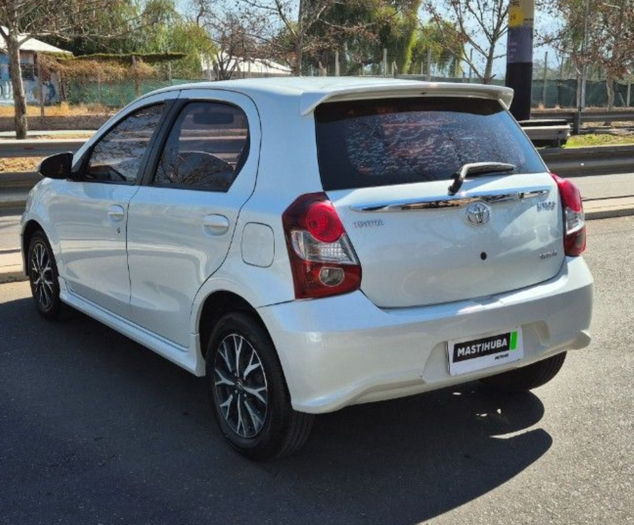Toyota Etios Usado Financiado en Mendoza, deRuedas