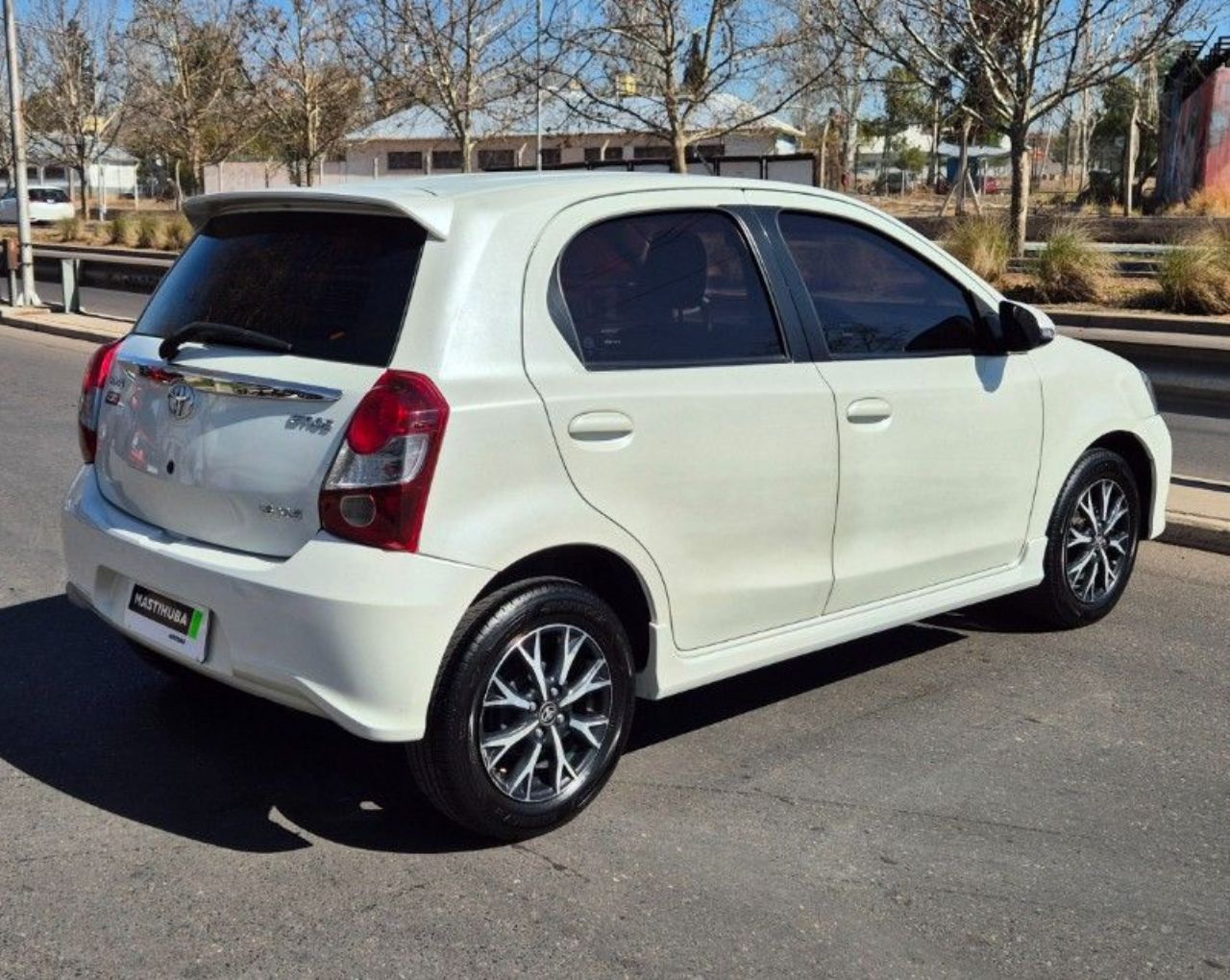 Toyota Etios Usado Financiado en Mendoza, deRuedas