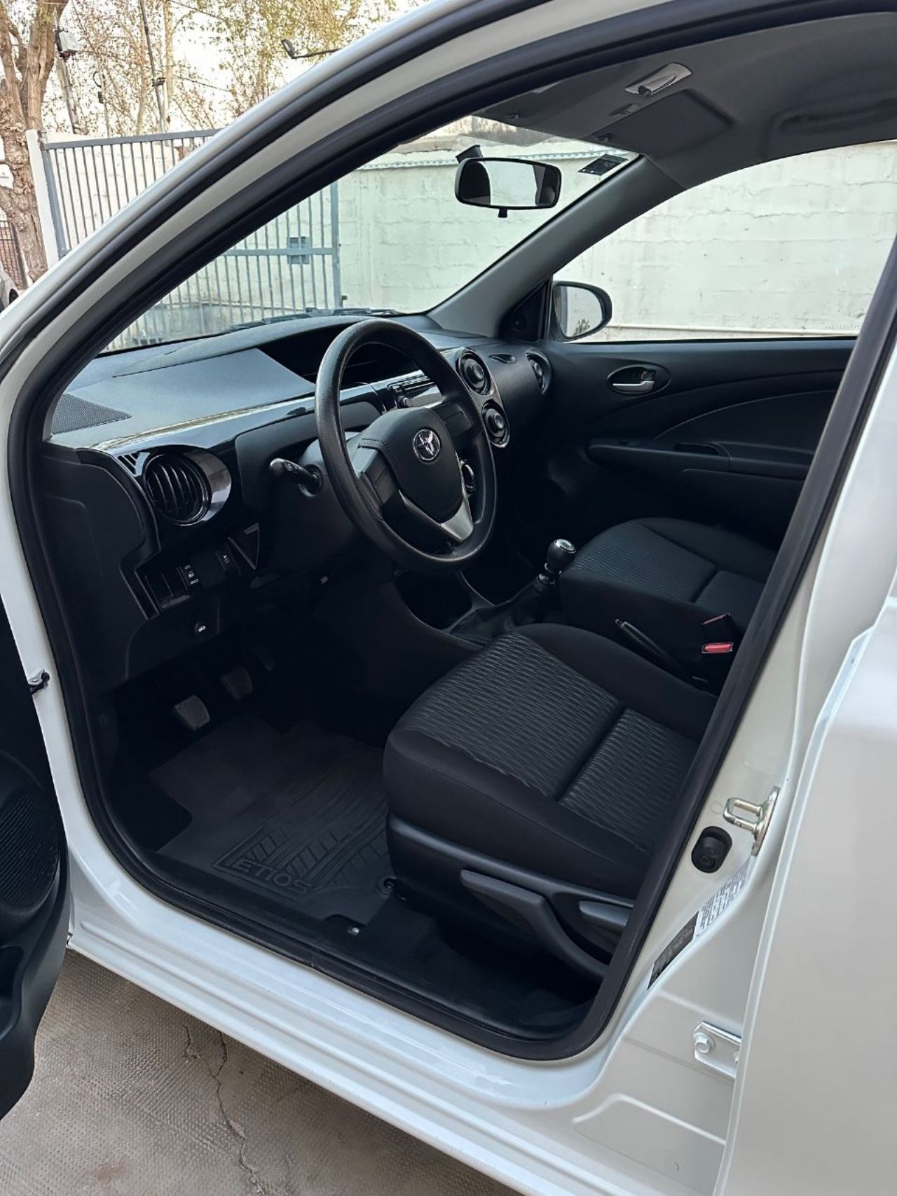 Toyota Etios Usado en San Juan, deRuedas