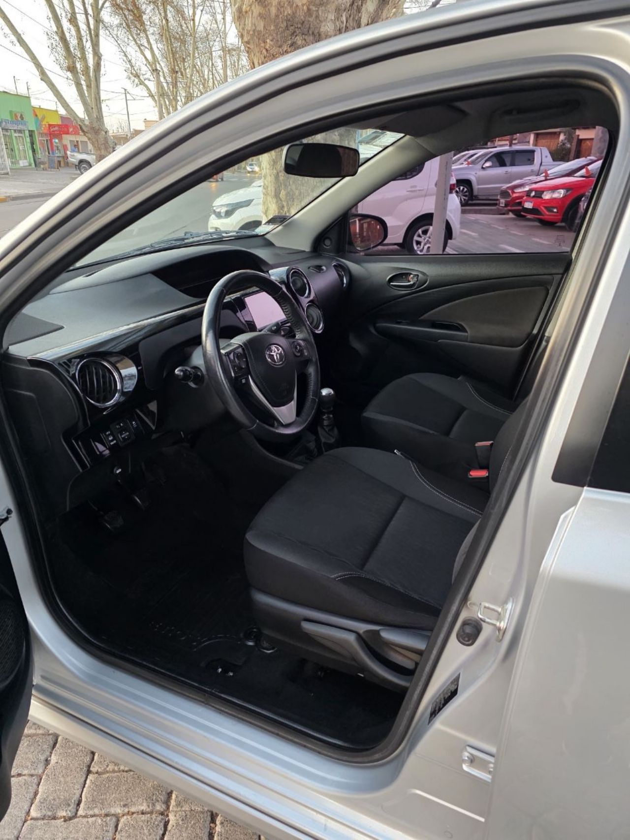 Toyota Etios Usado en Mendoza, deRuedas