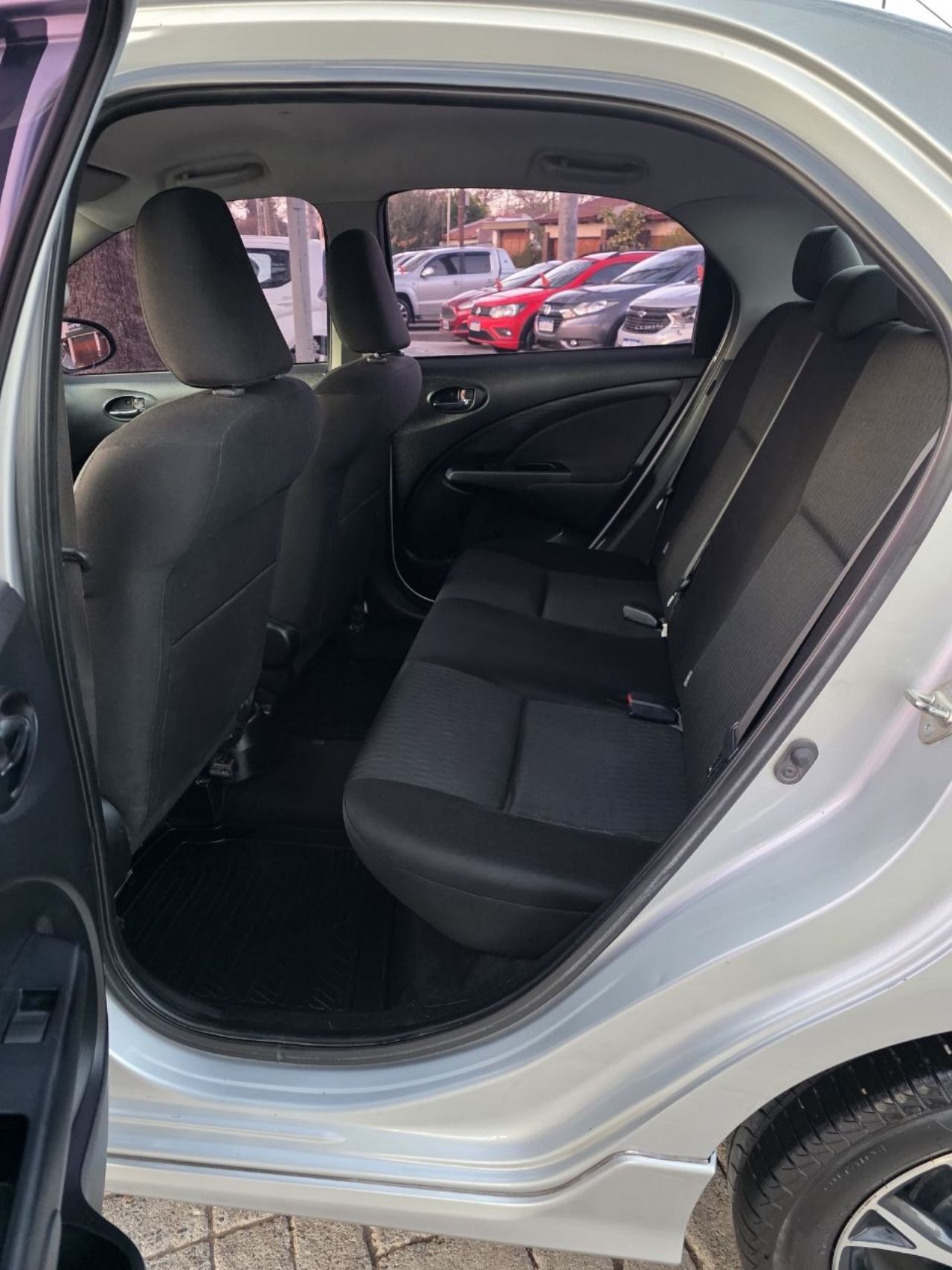 Toyota Etios Usado en Mendoza, deRuedas