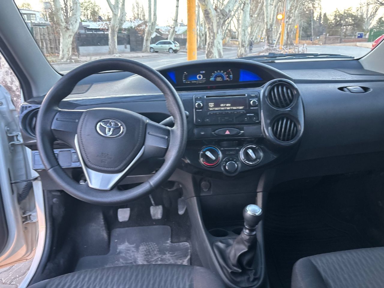 Toyota Etios Usado en Mendoza, deRuedas