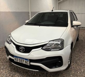 Toyota Etios Usado en Córdoba Financiado
