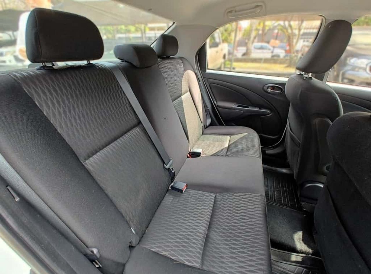 Toyota Etios Usado en Salta, deRuedas