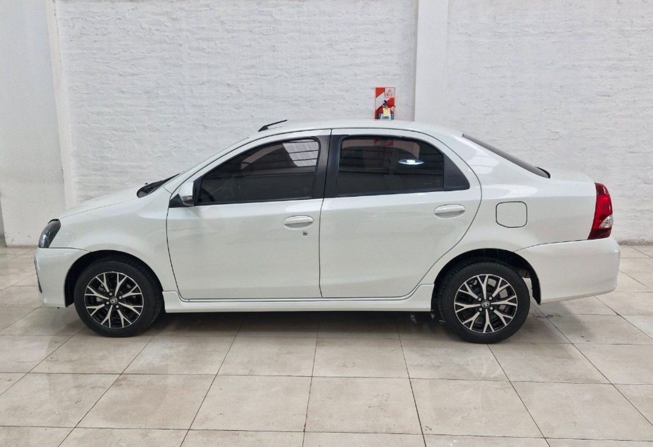 Toyota Etios Usado en Mendoza, deRuedas