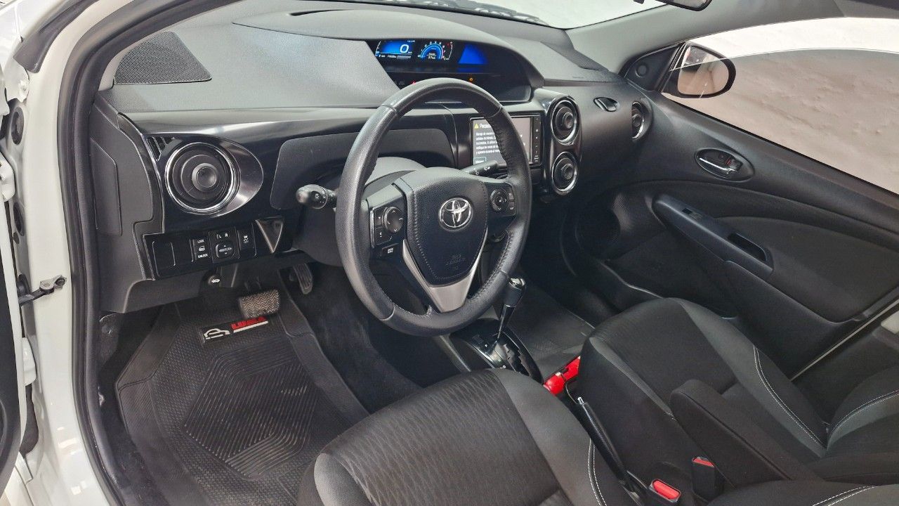 Toyota Etios Usado en Mendoza, deRuedas