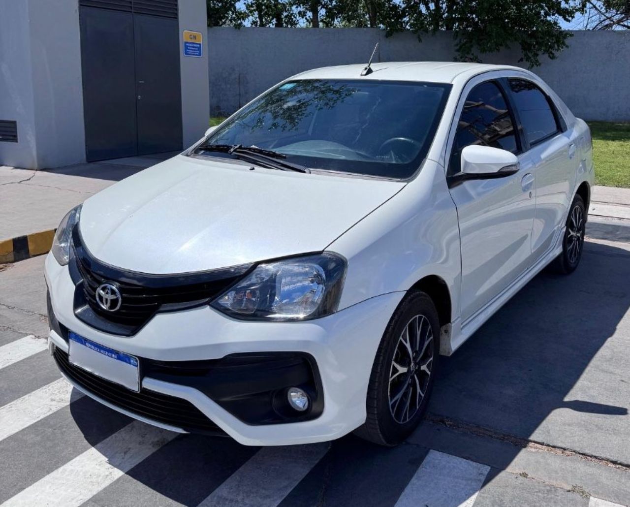 Toyota Etios Usado Financiado en Mendoza, deRuedas