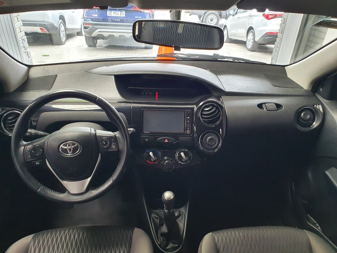 Toyota Etios Usado Financiado en Mendoza, deRuedas