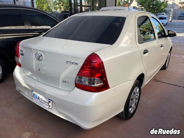 Toyota Etios Usado en Mendoza, deRuedas