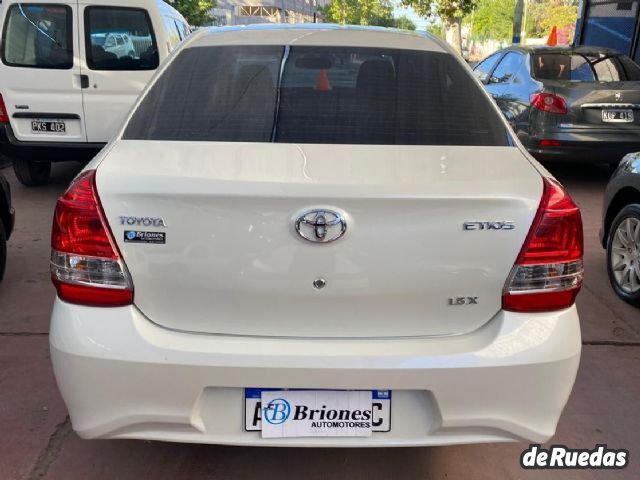 Toyota Etios Usado en Mendoza, deRuedas