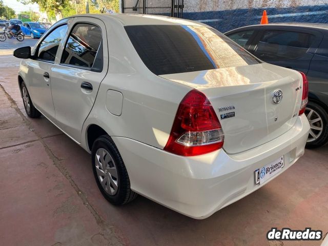 Toyota Etios Usado en Mendoza, deRuedas