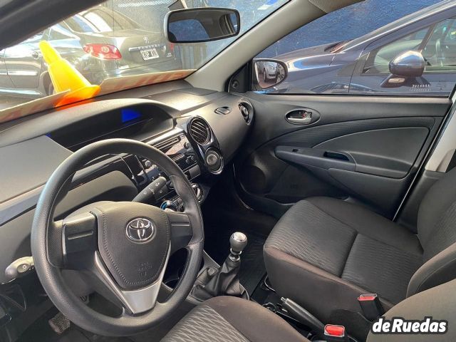 Toyota Etios Usado en Mendoza, deRuedas