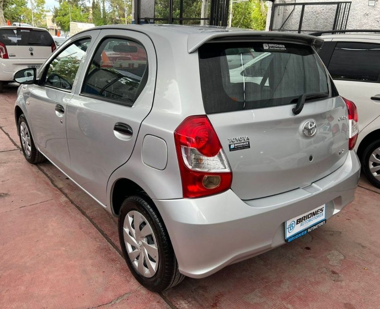 Toyota Etios Usado en Mendoza, deRuedas