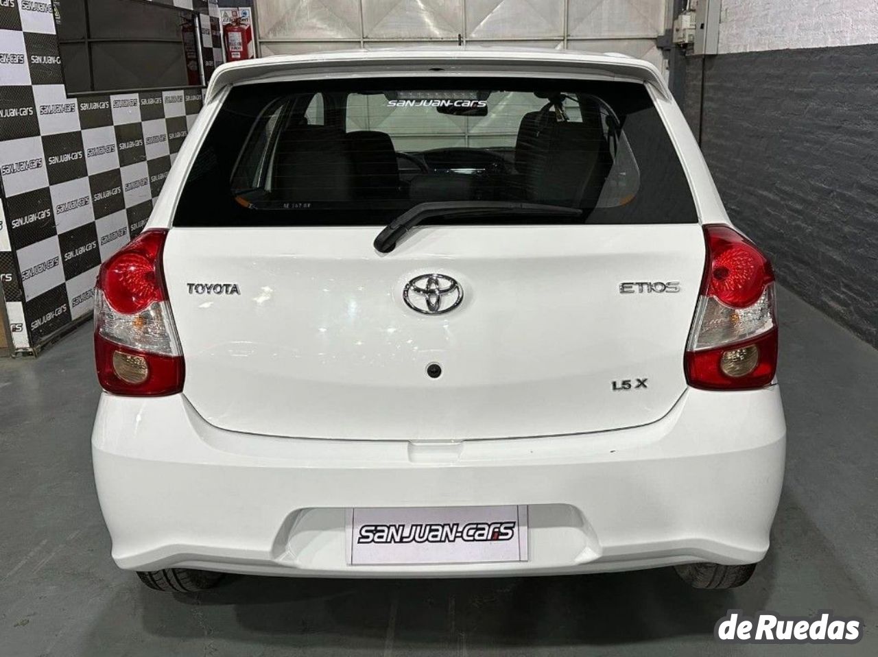 Toyota Etios Usado en San Juan, deRuedas