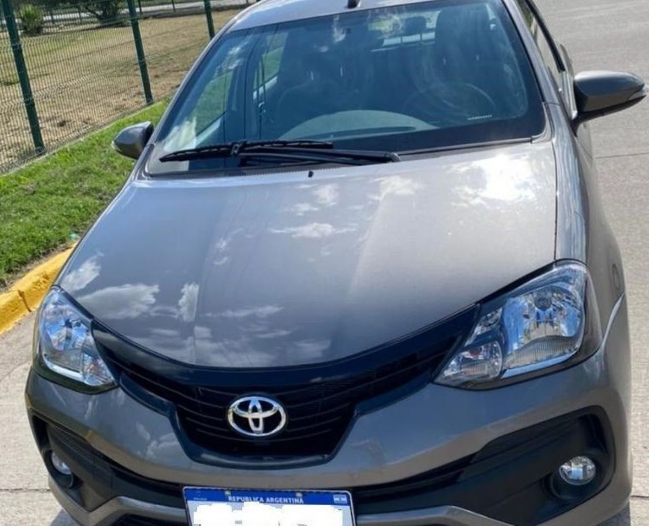 Toyota Etios Usado en Mendoza, deRuedas