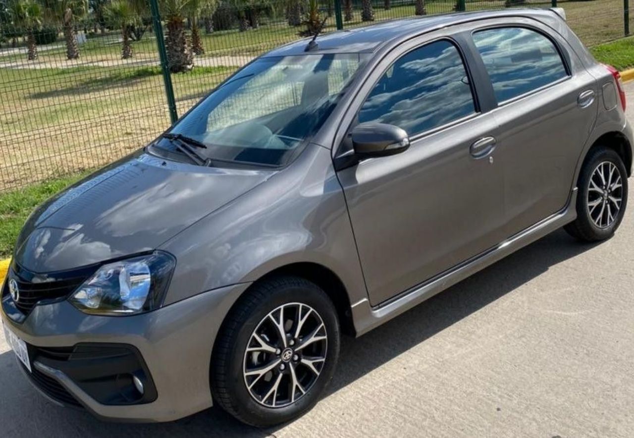 Toyota Etios Usado en Mendoza, deRuedas