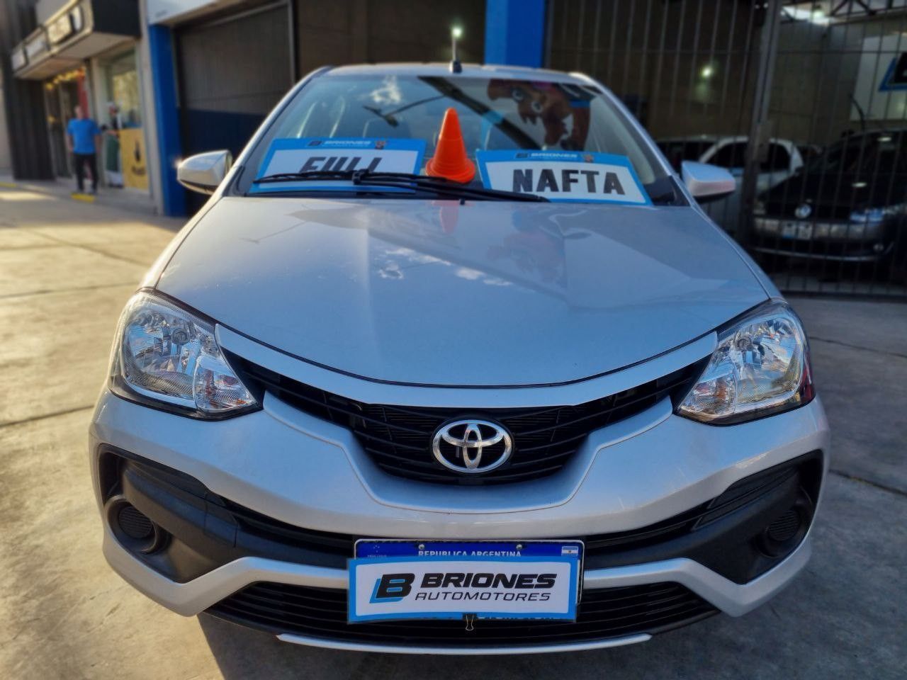 Toyota Etios Usado en Mendoza, deRuedas