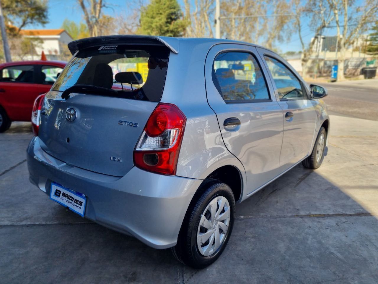 Toyota Etios Usado en Mendoza, deRuedas