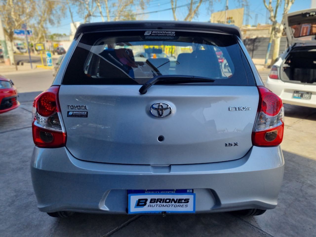 Toyota Etios Usado en Mendoza, deRuedas