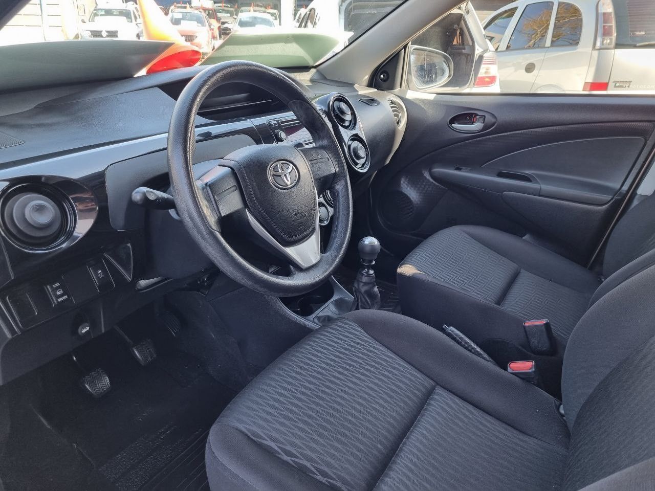 Toyota Etios Usado en Mendoza, deRuedas