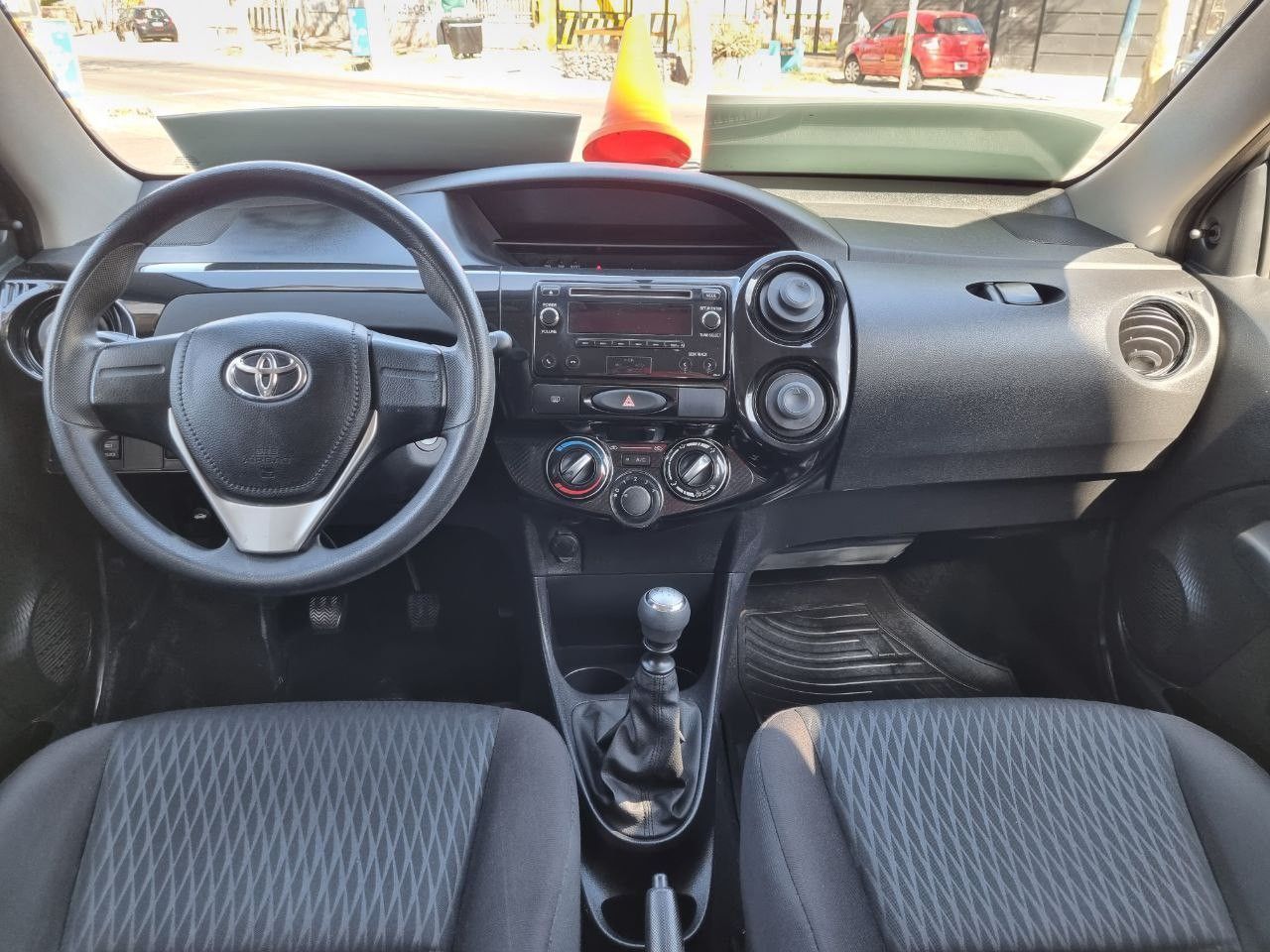 Toyota Etios Usado en Mendoza, deRuedas