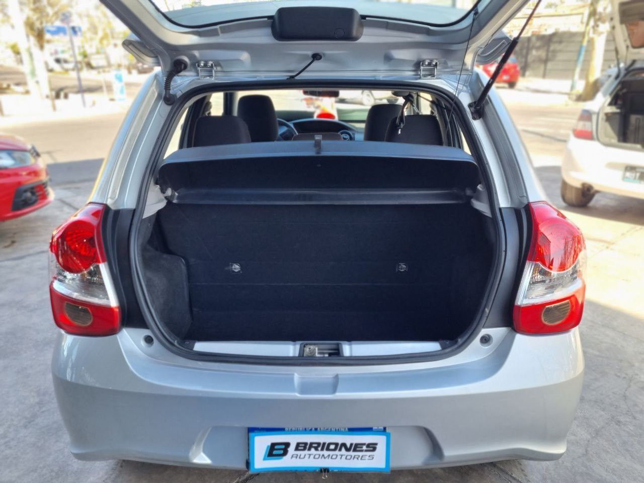Toyota Etios Usado en Mendoza, deRuedas