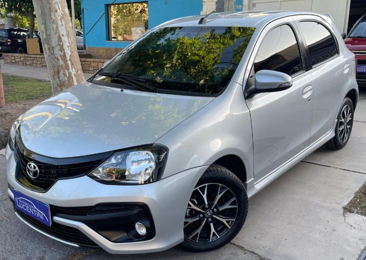 Toyota Etios Usado Financiado en Mendoza, deRuedas