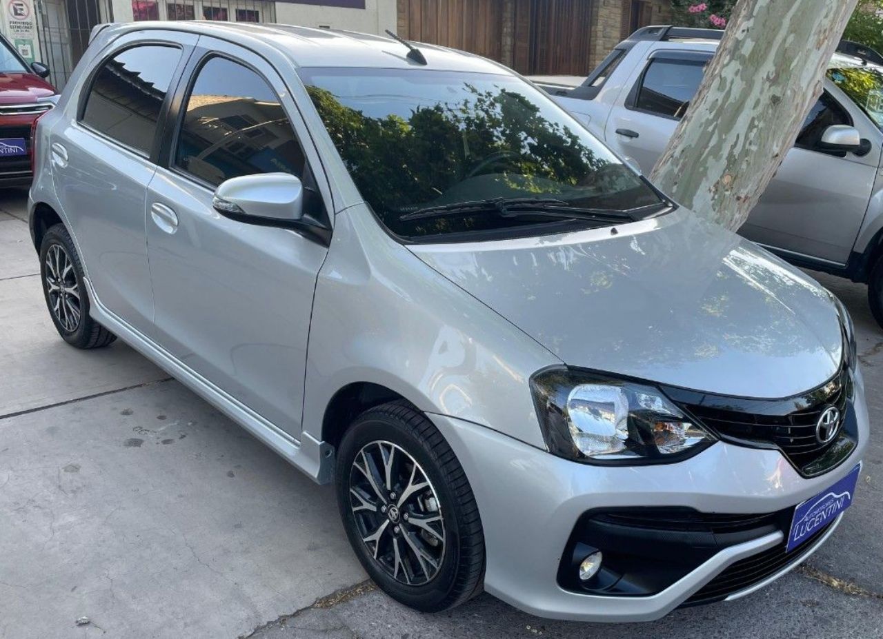 Toyota Etios Usado Financiado en Mendoza, deRuedas