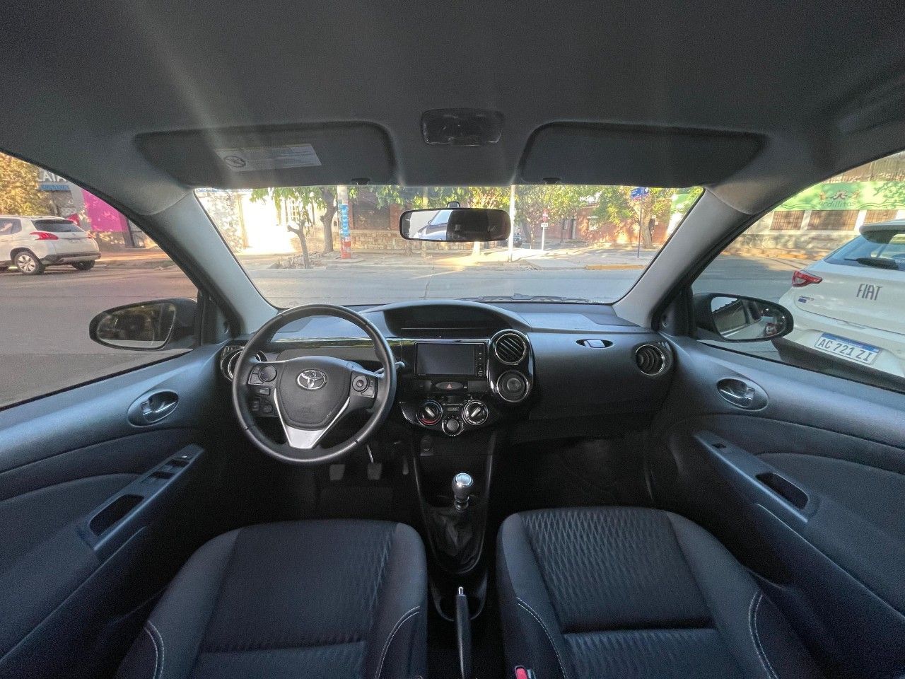 Toyota Etios Usado Financiado en Mendoza, deRuedas