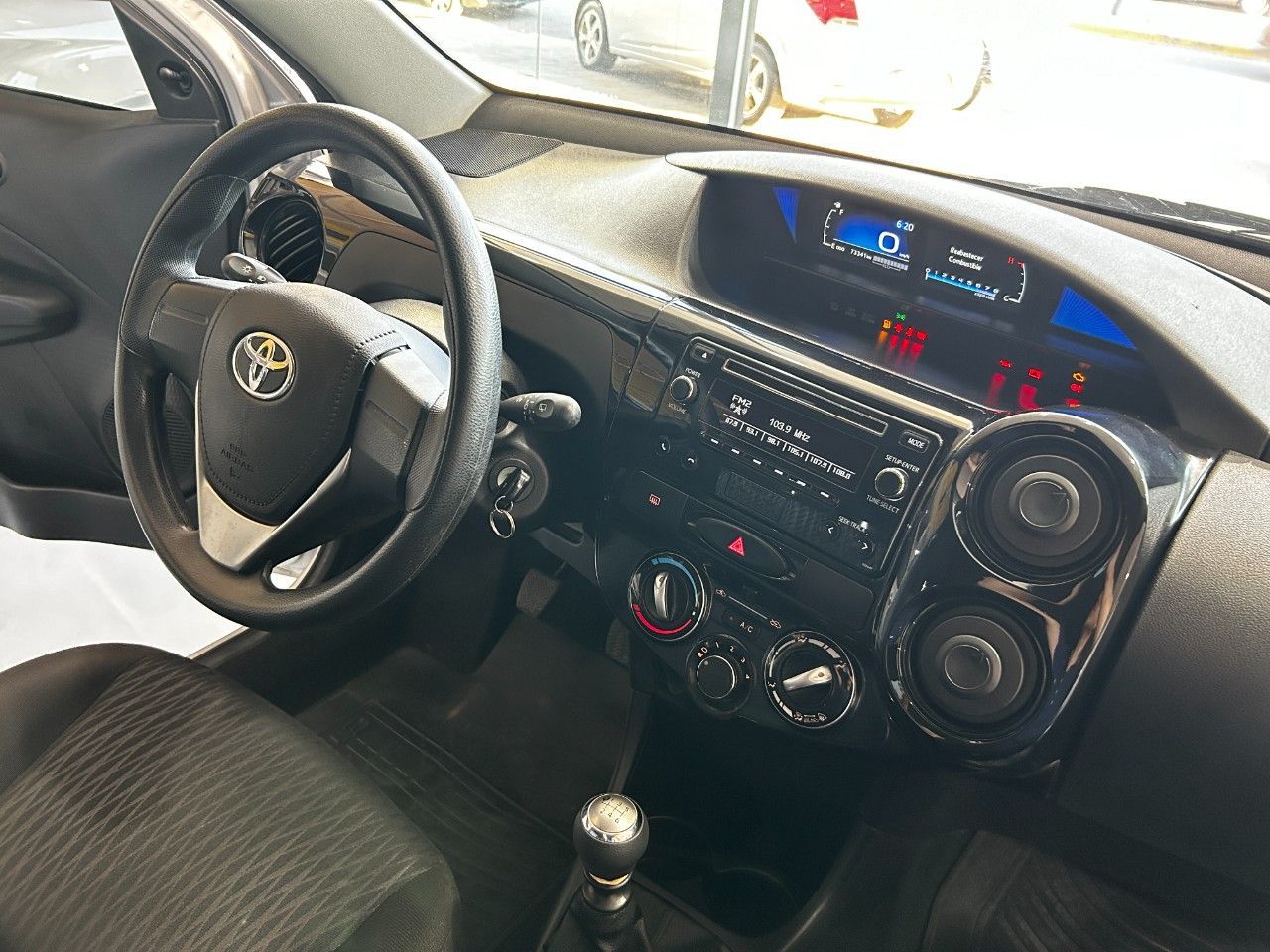 Toyota Etios Usado Financiado en Córdoba, deRuedas