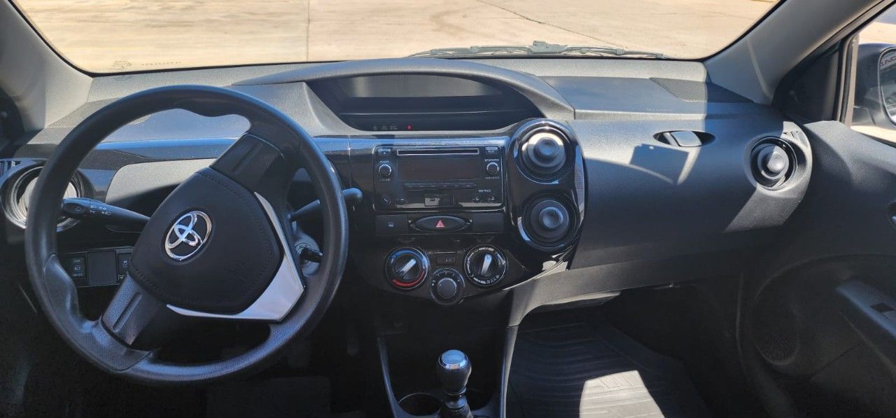 Toyota Etios Usado en Mendoza, deRuedas