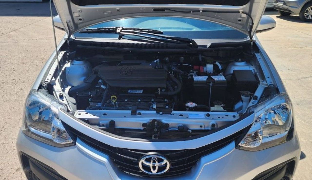 Toyota Etios Usado en Mendoza, deRuedas