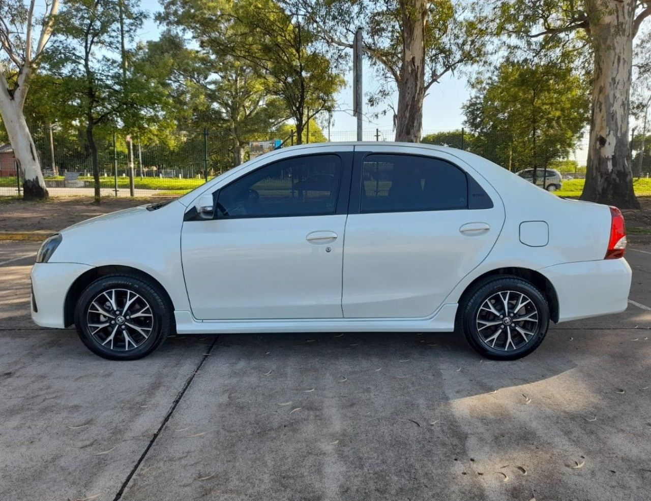Toyota Etios Usado Financiado en Córdoba, deRuedas